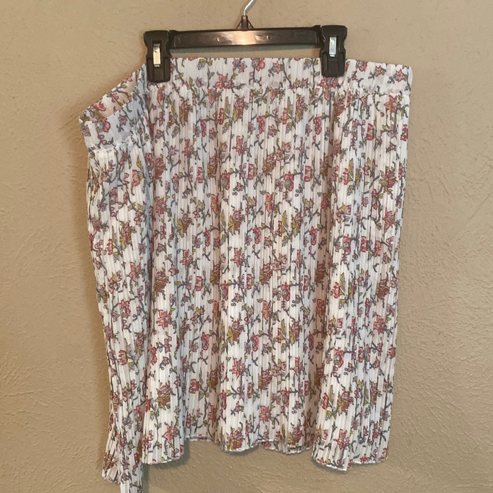 Floral pleated mini skirt